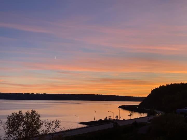 Suite 2 Fleche Du Fjord Vue Saguenay Mont Valin Saint-Fulgence Екстериор снимка